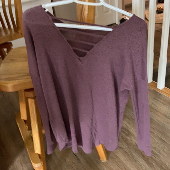 Nice purple shirt with stylish back! - Picture 3 of 3